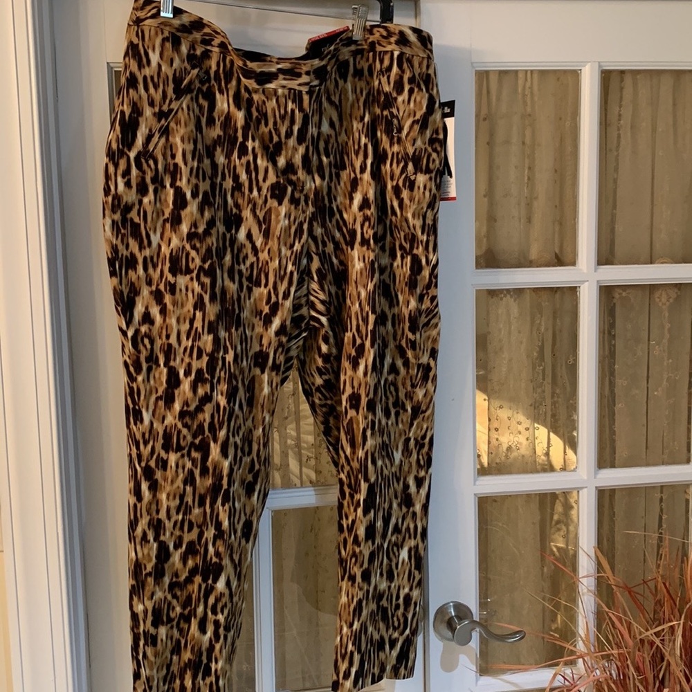 Curvy animal print pants New
